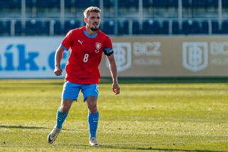 Tři čeští fotbalisté porušili týmová pravidla. Jeden z nich byl z kádru pro Euro vyškrtnut